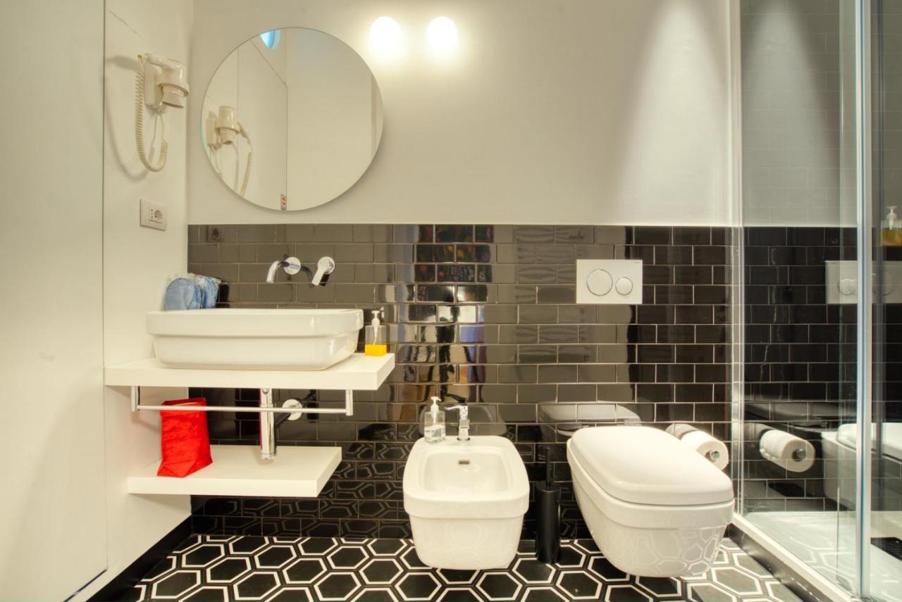 Dimora Claudia - Elegante Matrimoniale Con Bagno, Private Rooms, Self Check In, No Reception Milano Exteriör bild