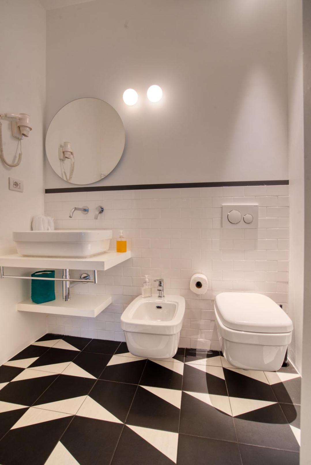 Dimora Claudia - Elegante Matrimoniale Con Bagno, Private Rooms, Self Check In, No Reception Milano Exteriör bild